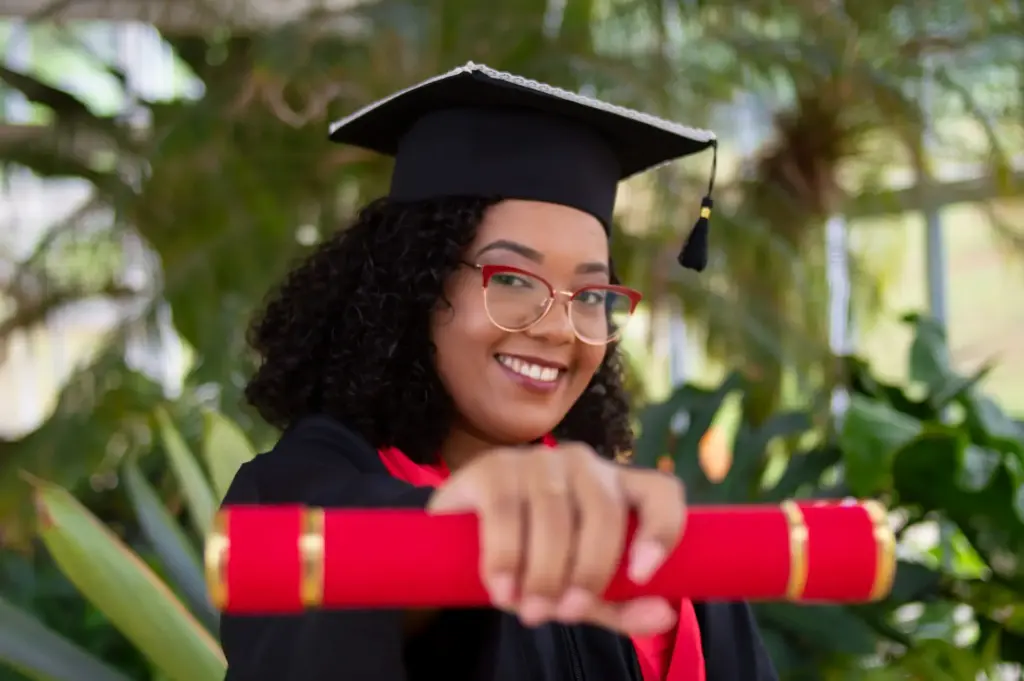 Descubra Quanto Custa o Diploma de Medicina e Entenda o Valor por Trás da Formação Médica 26 diploma reconhecido MEC mulher comprou diploma original